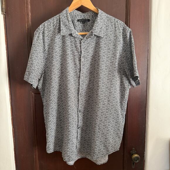 JOHN VARVATOS | Blue and White Floral Printed  Short Sleeve Button Down Shirt XL - Picture 1 of 7